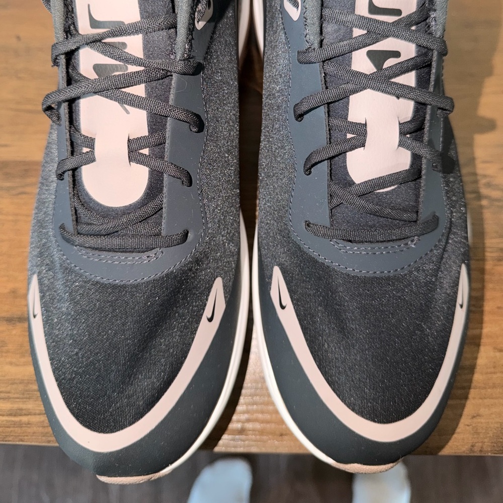 Nike Black and Mauve Air Max Dia - Picture 6 of 9